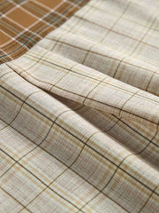 製品画像
アシンメトリーデザインが特徴的なチェック柄パッチワークシャツ。定番のチェック柄にユニークなデザインが加わり、個性的でスタイリッシュな印象を与えます。ルーズフィットで快適な着心地、レトロなストリートスタイルにもぴったり。
詳細画像
チェック柄とアシンメトリーデザインが組み合わさったパッチワークシャツ。フロントポケットは実用性とデザイン性を兼ね備え、細部のボタンディテールが高級感を演出。中厚の生地感が、季節に合わせた快適さを提供します。