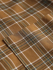 製品画像
アシンメトリーデザインが特徴的なチェック柄パッチワークシャツ。定番のチェック柄にユニークなデザインが加わり、個性的でスタイリッシュな印象を与えます。ルーズフィットで快適な着心地、レトロなストリートスタイルにもぴったり。
詳細画像
チェック柄とアシンメトリーデザインが組み合わさったパッチワークシャツ。フロントポケットは実用性とデザイン性を兼ね備え、細部のボタンディテールが高級感を演出。中厚の生地感が、季節に合わせた快適さを提供します。