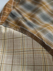 製品画像
アシンメトリーデザインが特徴的なチェック柄パッチワークシャツ。定番のチェック柄にユニークなデザインが加わり、個性的でスタイリッシュな印象を与えます。ルーズフィットで快適な着心地、レトロなストリートスタイルにもぴったり。
詳細画像
チェック柄とアシンメトリーデザインが組み合わさったパッチワークシャツ。フロントポケットは実用性とデザイン性を兼ね備え、細部のボタンディテールが高級感を演出。中厚の生地感が、季節に合わせた快適さを提供します。