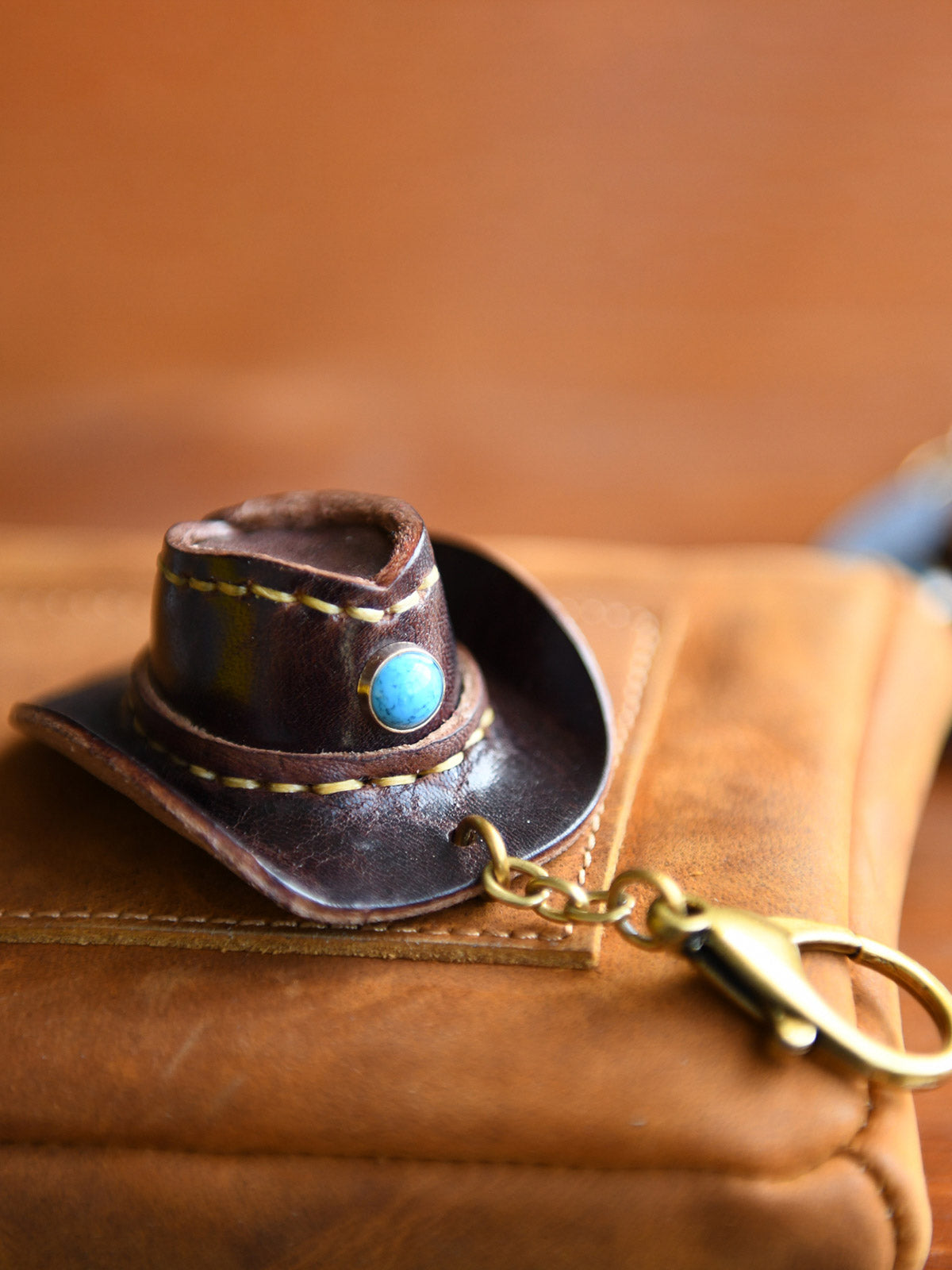 ハンドメイドレザーミニカウボーイハットキーホルダー正面図