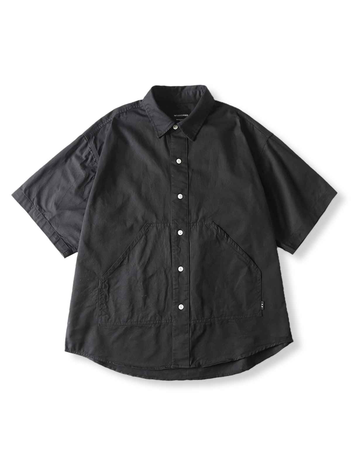 製品画像: ダイアゴナルポケット付き半袖シャツ正面図