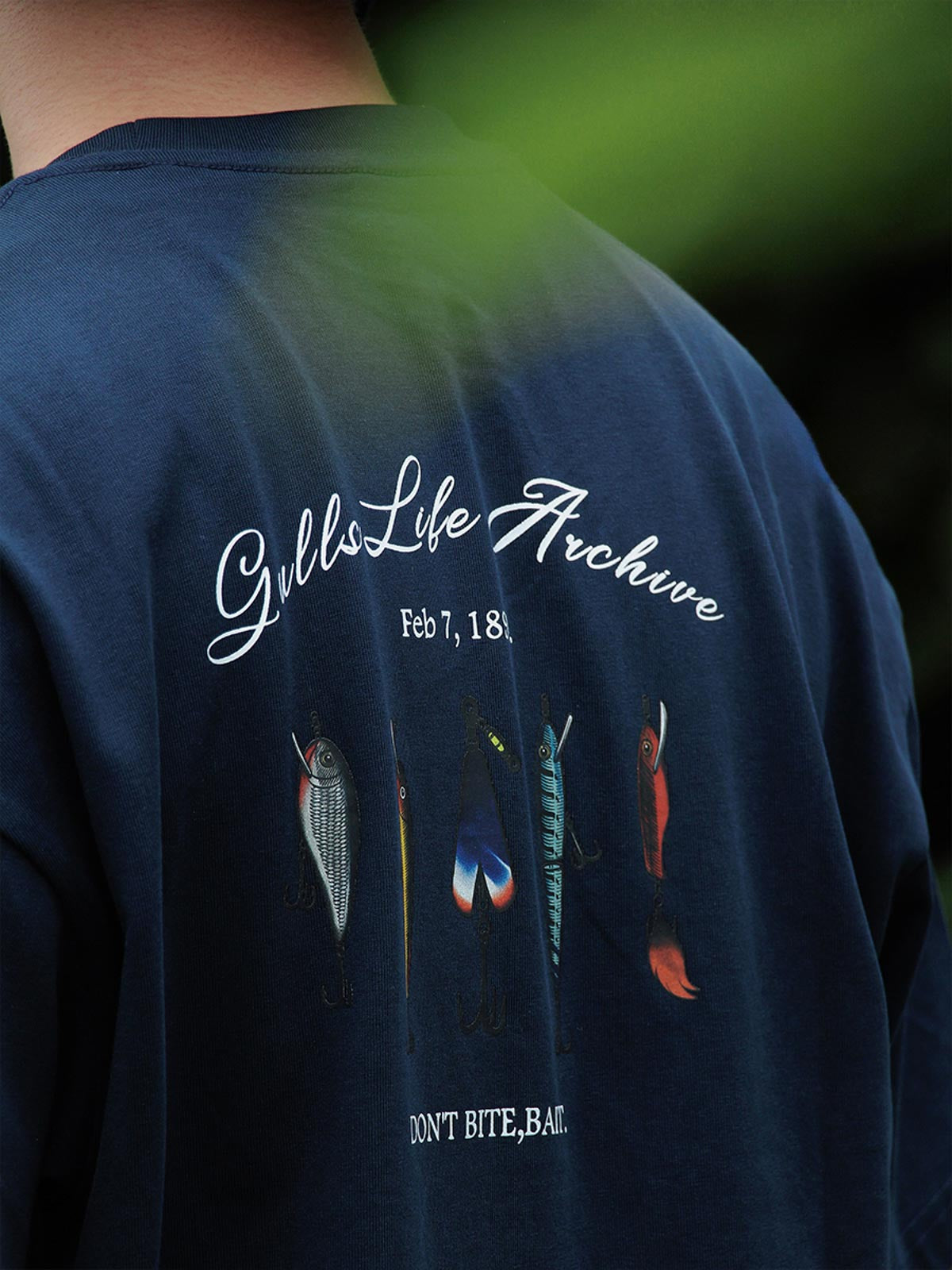 Tシャツ背面のルアープリントのディテール