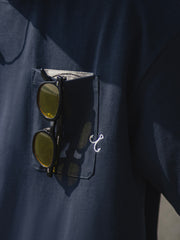 Tシャツ背面のルアープリントのディテール