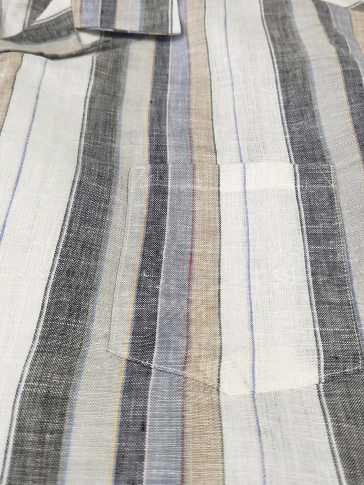 レトロシルエットのストライプ半袖シャツのディテール展示図