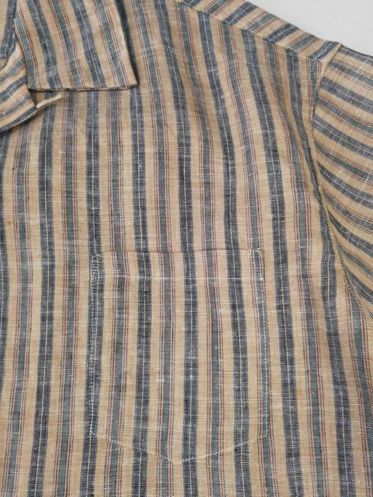 レトロシルエットのストライプ半袖シャツのディテール展示図