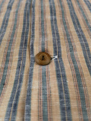 レトロシルエットのストライプ半袖シャツのディテール展示図