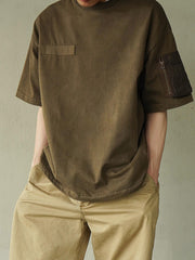 ハンドメイド植物染めフライト半袖Tシャツを着用したモデルの画像」