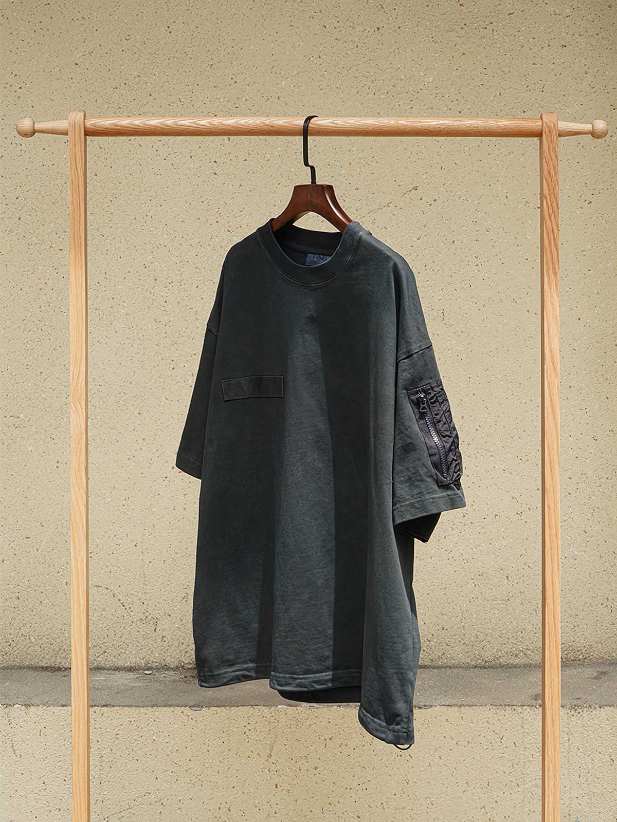 Tシャツの袖口ペンポケットディテール画像