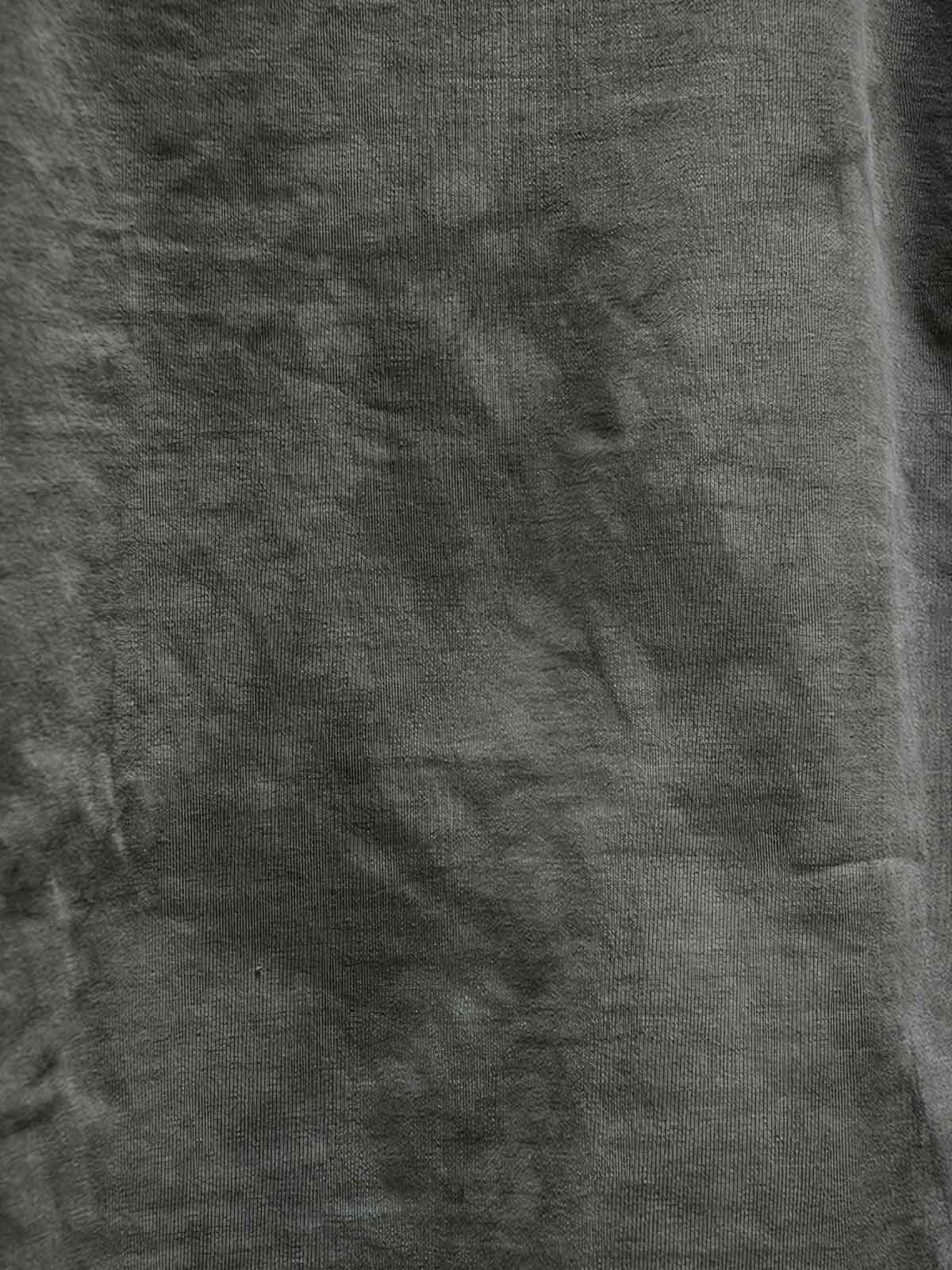 Tシャツの独特なアイスダイ染め(Ice Dyeing)模様のディテール画像