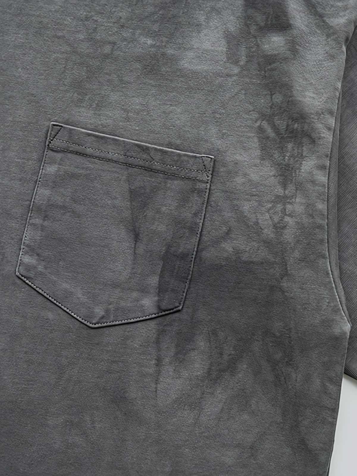 Tシャツの独特なアイスダイ染め(Ice Dyeing)模様のディテール画像