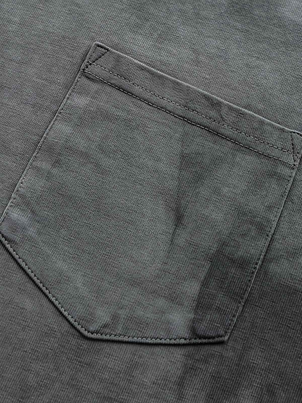 Tシャツの独特なアイスダイ染め(Ice Dyeing)模様のディテール画像