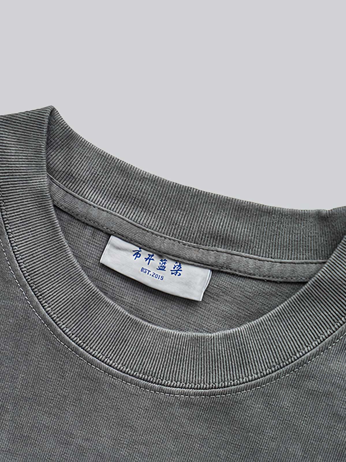 Tシャツの独特なアイスダイ染め(Ice Dyeing)模様のディテール画像