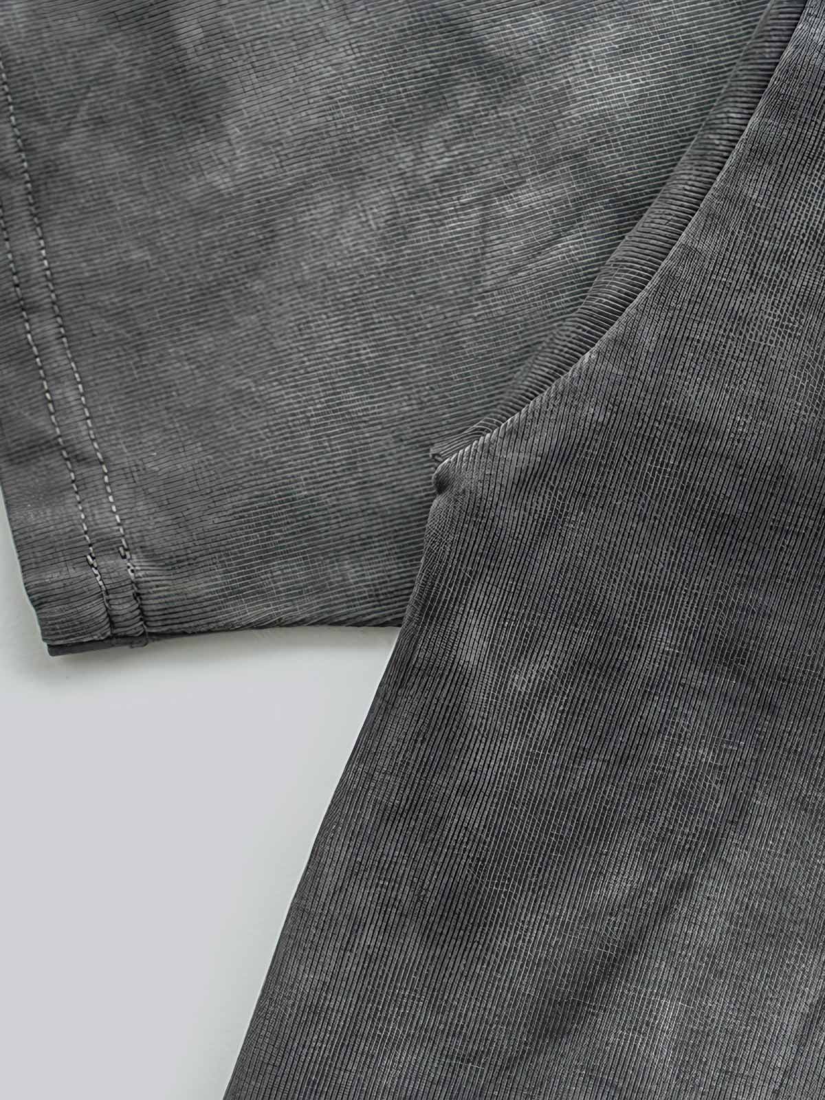 Tシャツの独特なアイスダイ染め(Ice Dyeing)模様のディテール画像