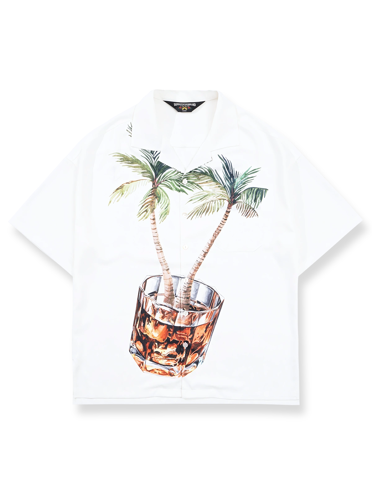 製品画像: ヤシの木とウイスキーグラスプリントのハワイアンシャツ正面図