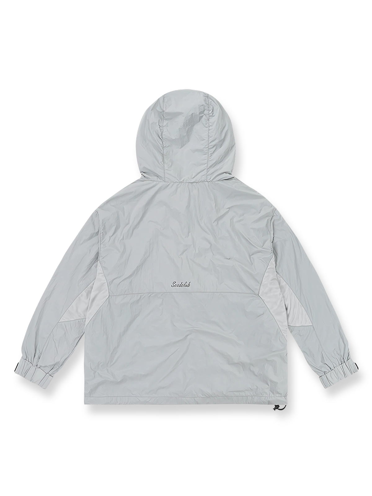 軽量多ポケットフード付きUVカットジャケットの正面図、軽量デザインと多ポケットを示す