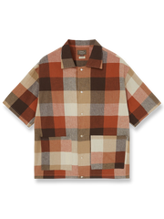 製品画像: リネンチェックオープンカラーシャツの全体展示、キューバカラーとクラシックなチェックを示す。