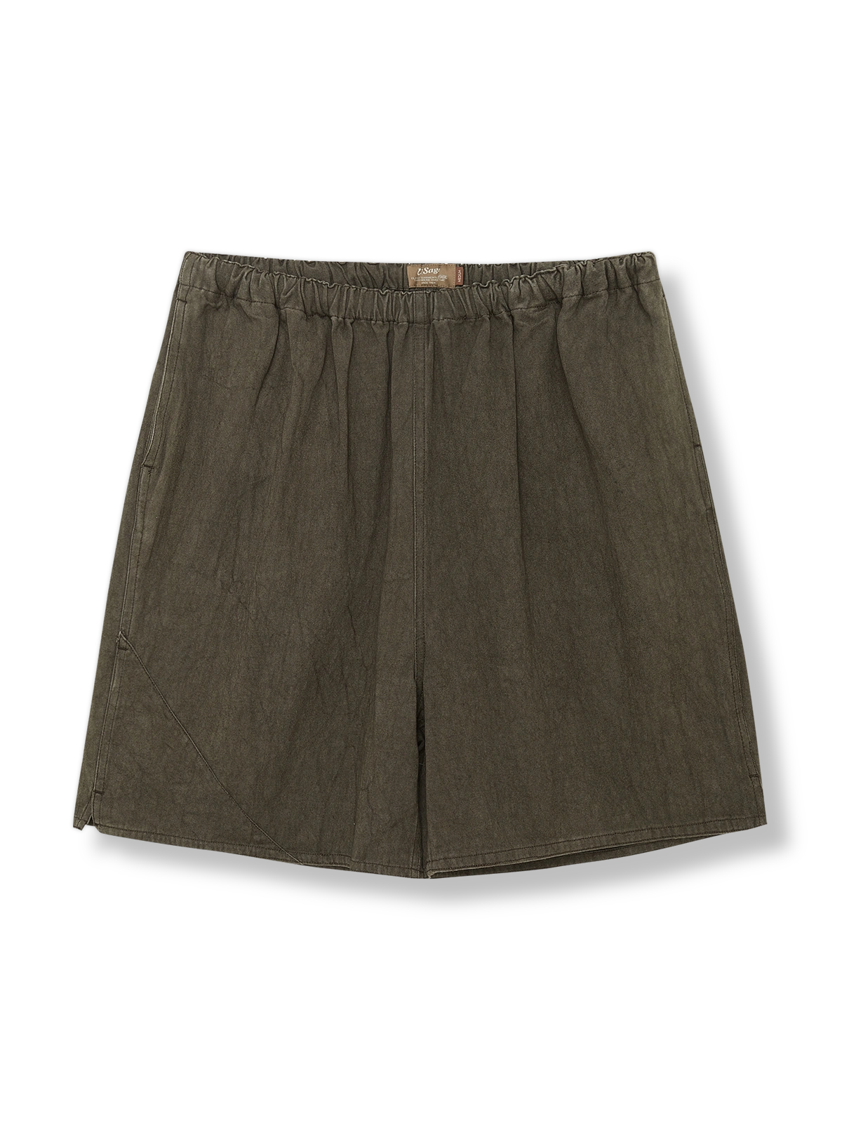 タイダイ染めのトレーニングショーツ全体、タイダイ効果とキャンバス質感を示す。