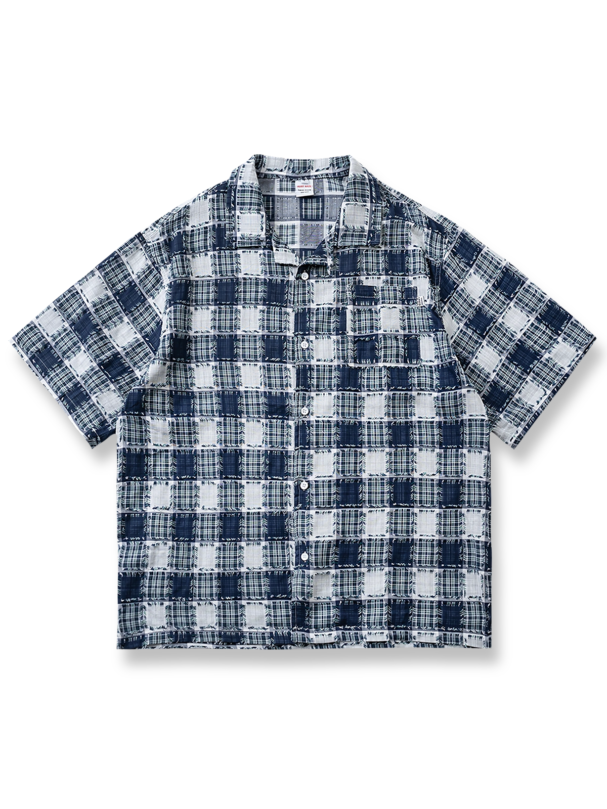 フリンジ付きチェックシャツ全体展示、クラシックなブルーとホワイトのチェック柄とフリンジのディテールを示す。