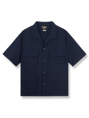 高支綿のジャングル四つポケット半袖シャツ全体展示、斜めポケットデザインと滑らかな素材感を示す。