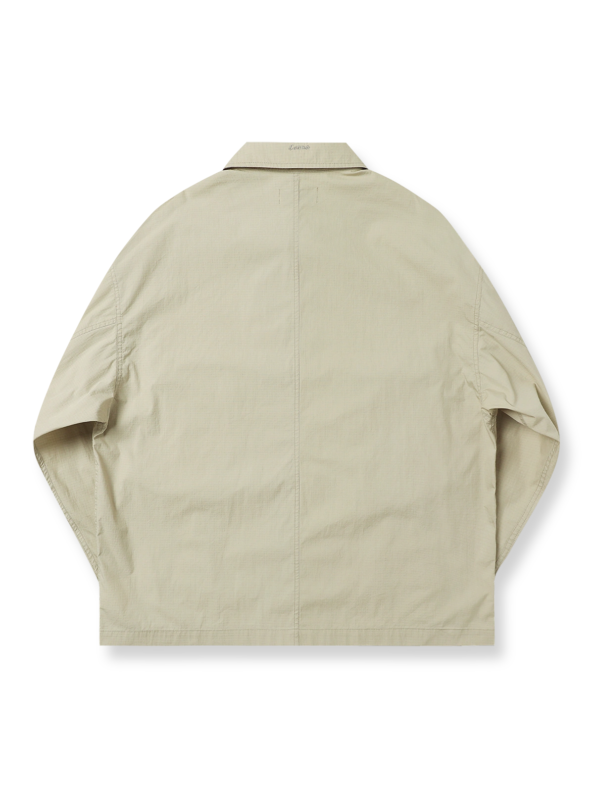 コットンとナイロン混紡の軽量ジャングルファティーグジャケットの正面画像。