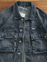 デニムジャケットのワークポケットと襟のディテール