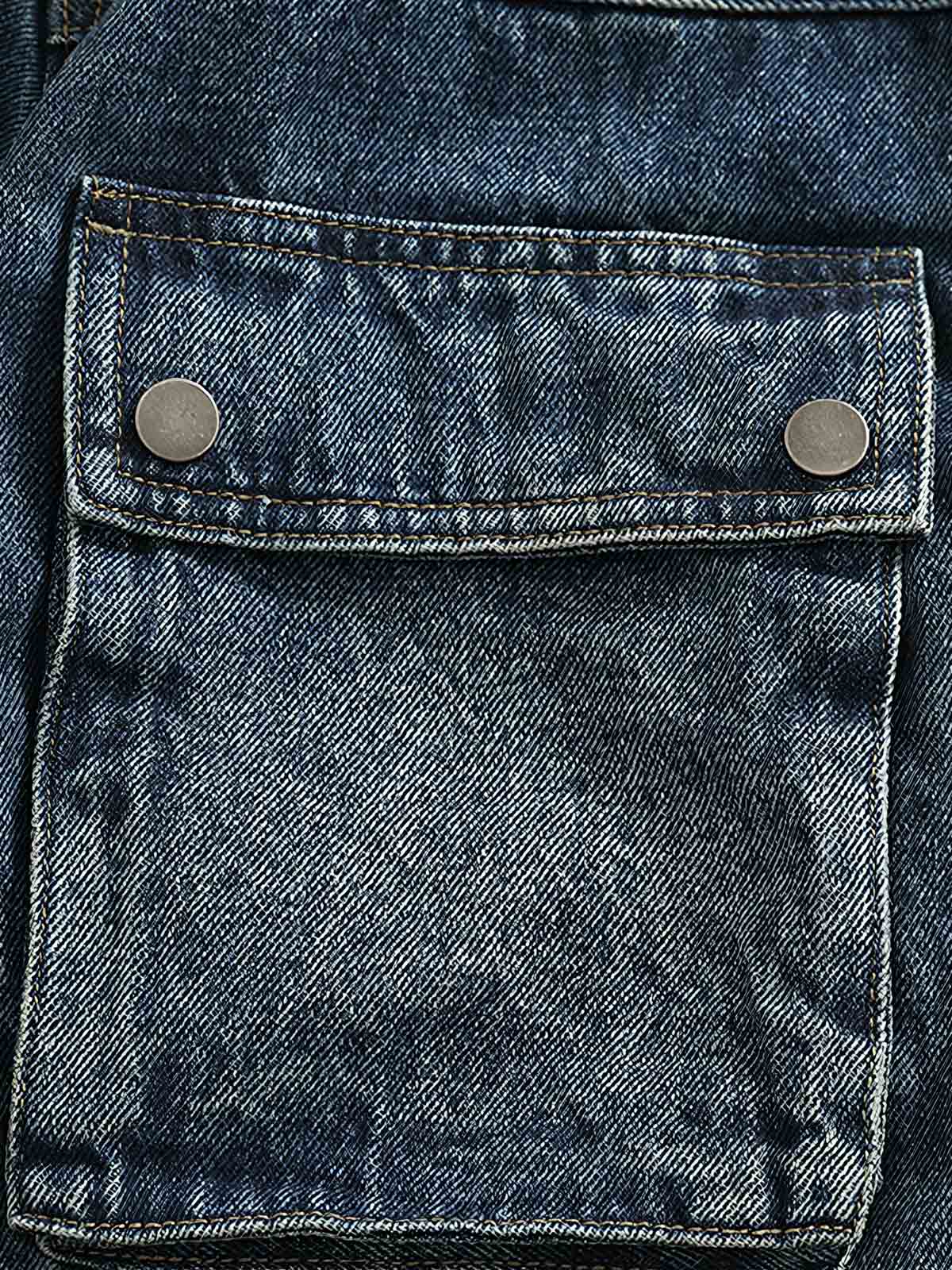 デニムジャケットのワークポケットと襟のディテール