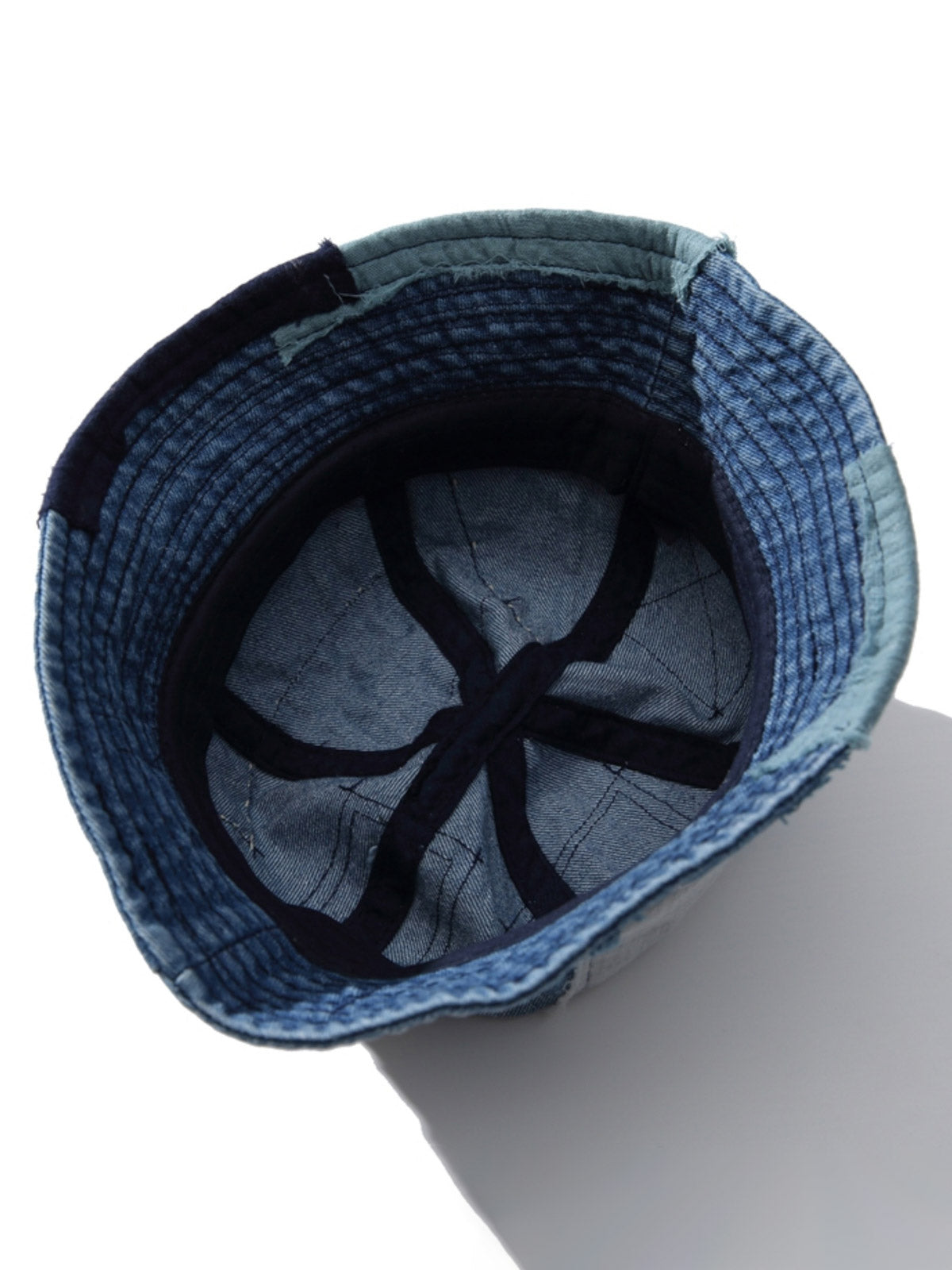 パッチワーク部分の古布ディテールとカラーコンビネーション