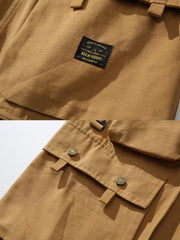 タクティカルベストの多ポケットデザインの詳細展示