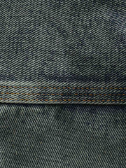 シャツのウォッシュ加工ディテールとワークポケットデザイン