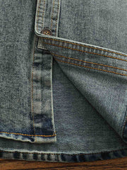 ウォッシュ加工デニムワークシャツの全体展示シャツのウォッシュ加工ディテールとワークポケットデザイン