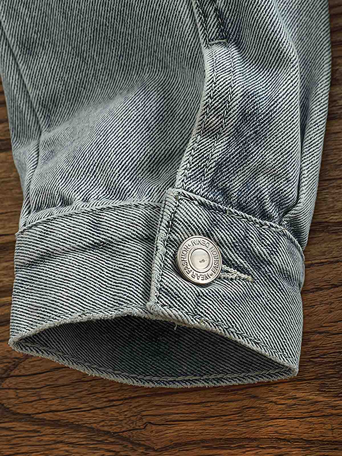 アメリカンカジュアル襟付きデニムジャケットのワークポケットとユーズド加工のディテール