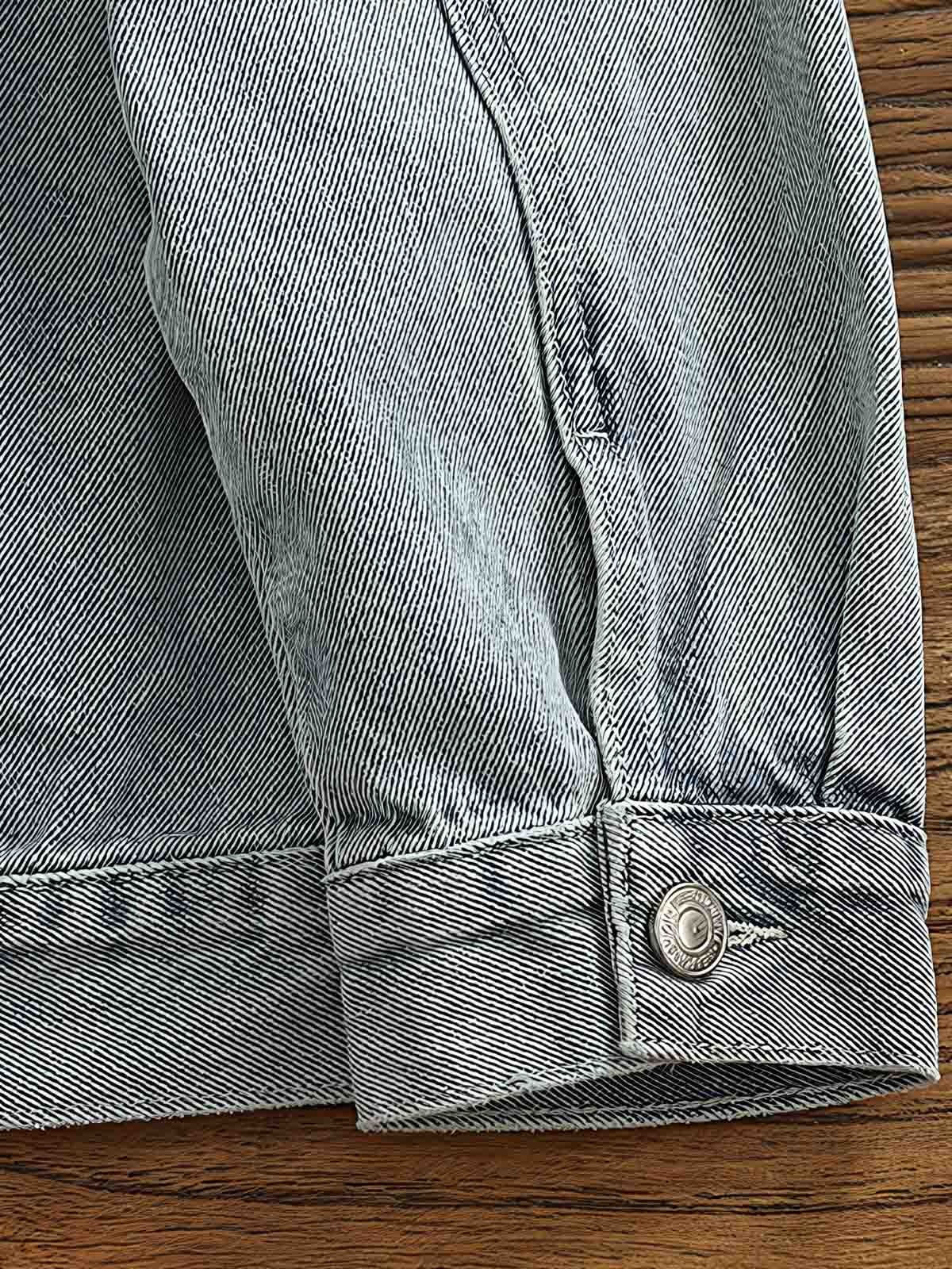 アメリカンカジュアル襟付きデニムジャケットのワークポケットとユーズド加工のディテール