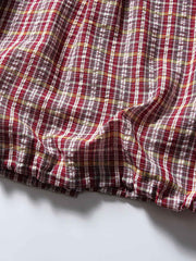 製品画像: ワイドフィットでドローストリング付きのチェックシャツの正面全体画像
詳細画像: チェックシャツの胸ポケットとドローストリングのディテール画像