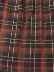 シャツのディテール、チェック柄とパッチワークデザイン