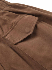 ドローストリングとワイドレッグデザインのディテール特写