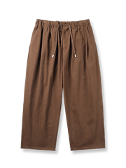 コットンドローストリング付きワイドレッグパンツの正面展示