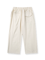 コットンドローストリング付きワイドレッグパンツの正面展示