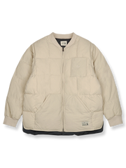 製品画像: 袖取り外し可能なキルティングジャケットの全体展示