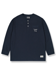 製品画像: ヘンリーネック長袖Tシャツの全体展示