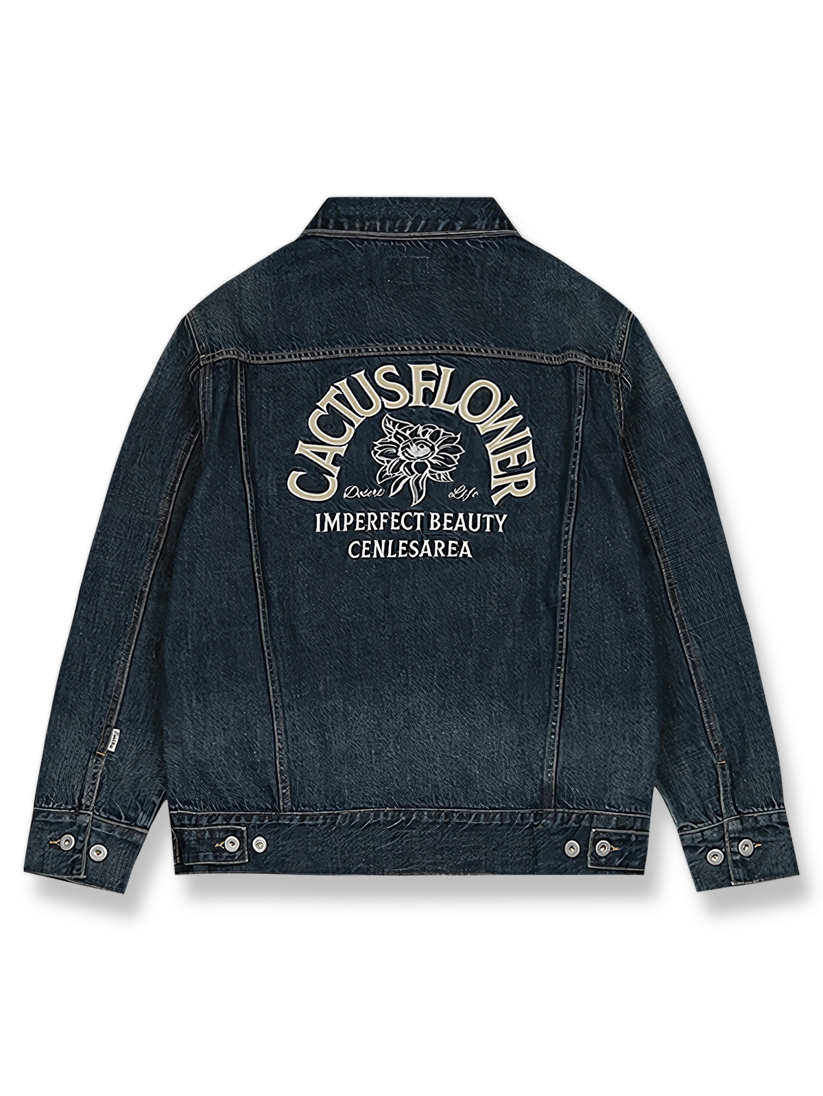 デニムジャケットのジグザグステッチと背面のパッチワーク刺繍のディテール