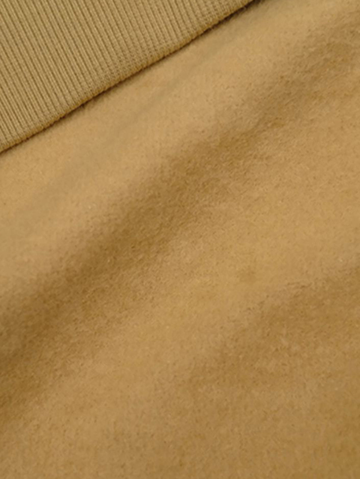 詳細画像: スウェットの背面にあるローズサンドグラスプリントのディテール