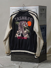 虎刺繍スカジャンの外観、精緻な虎刺繍と柔らかな光沢のポリエステル素材を展示