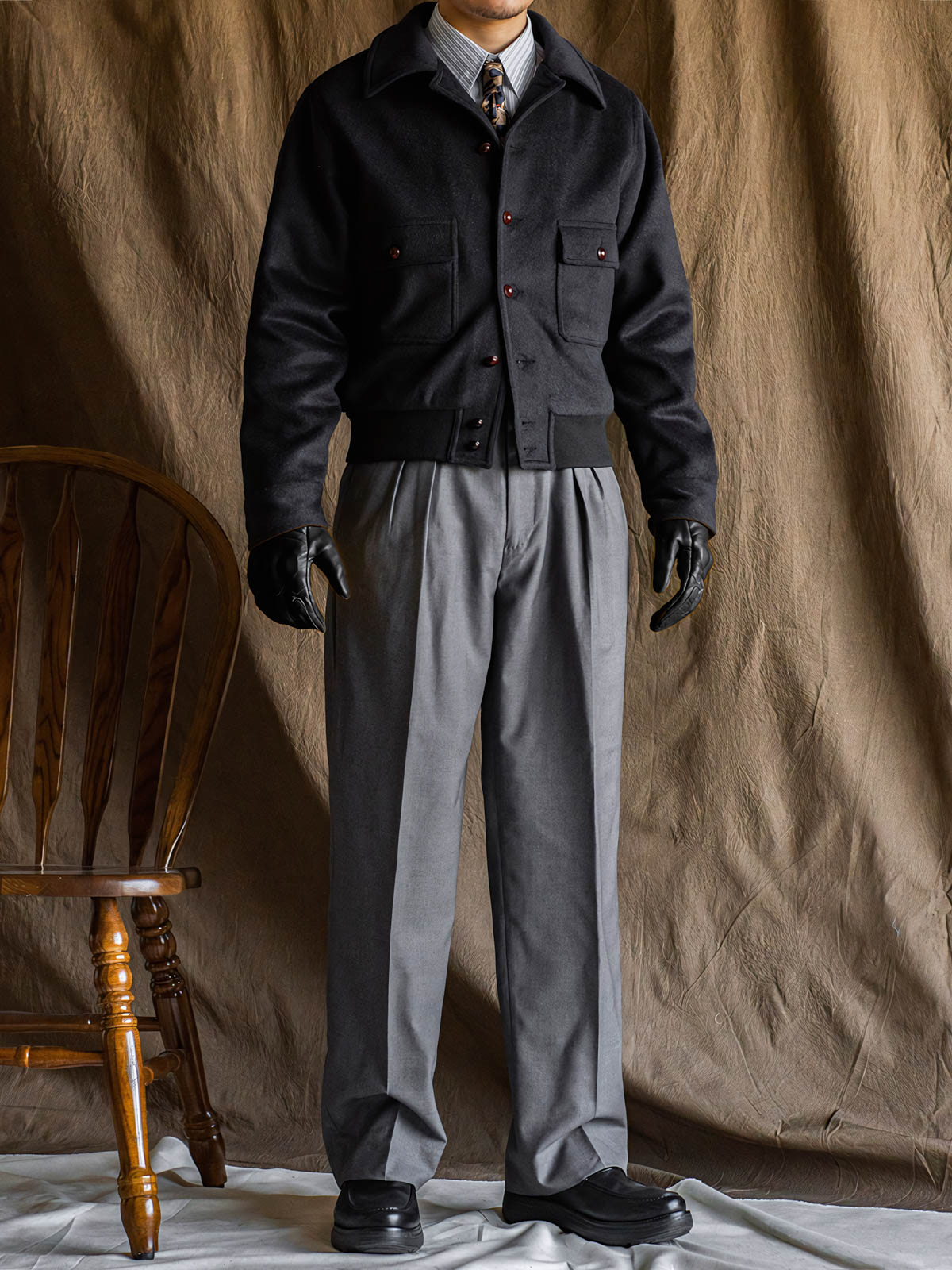 モデルがA2柔らかなツイードウール保温コートを着用し、そのエレガントで実用的なスタイルを披露