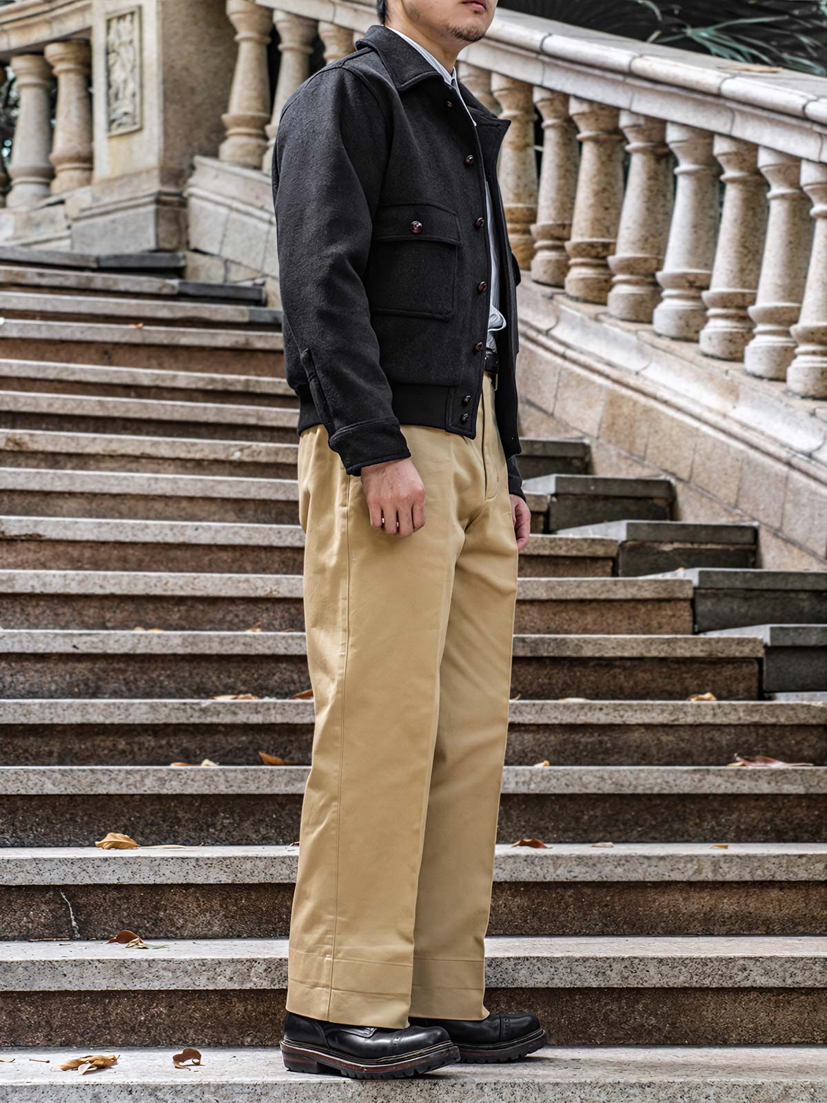 モデルがA2柔らかなツイードウール保温コートを着用し、そのエレガントで実用的なスタイルを披露