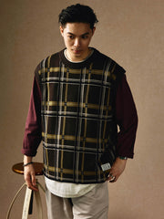 チェック柄ジャカードディテールと裾のスリットのクローズアップ