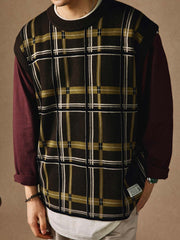 チェック柄ジャカードディテールと裾のスリットのクローズアップ