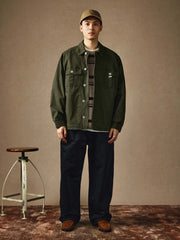 モデルが着用したストレートパンツのコーディネート展示