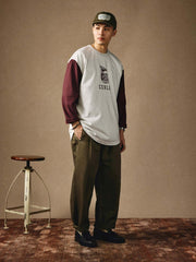 モデルが着用したストレートパンツのコーディネート展示