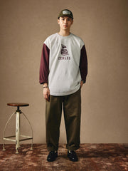 モデルが着用したストレートパンツのコーディネート展示