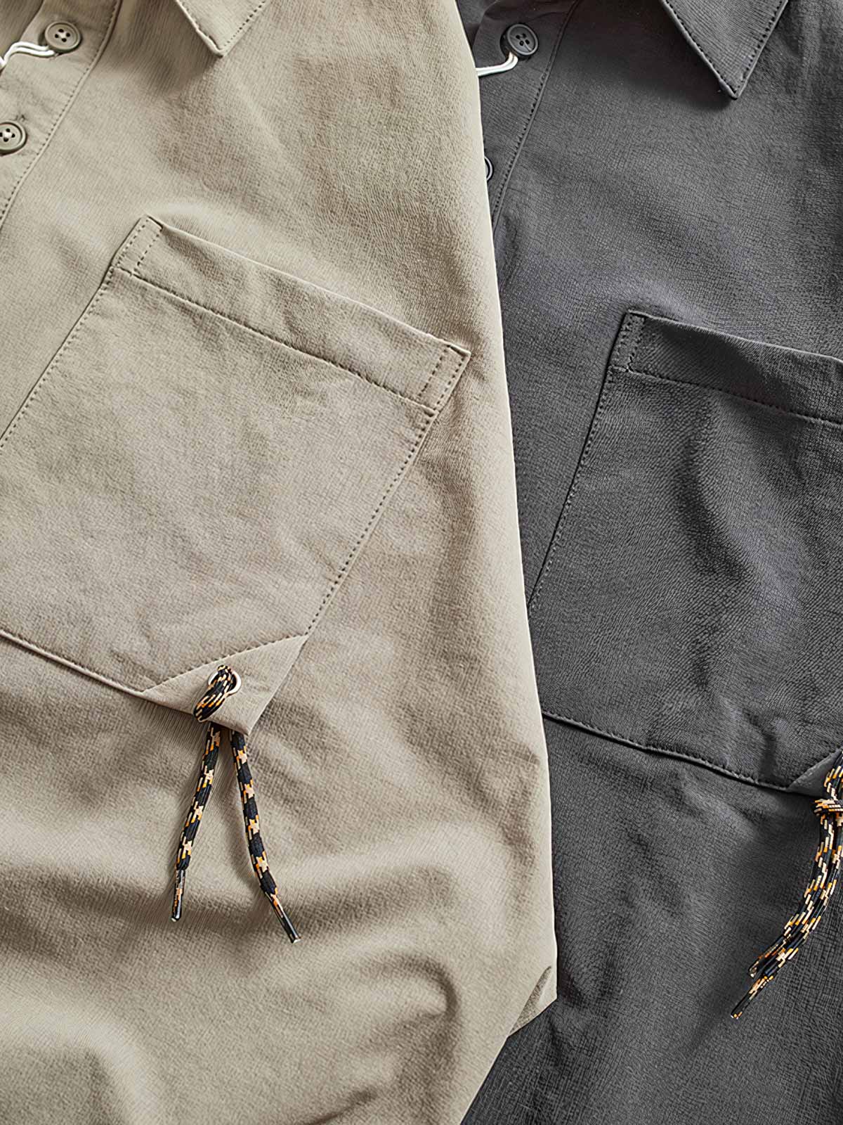 胸ポケットとドローコードのディテール展示